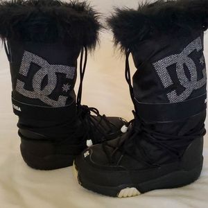 COPY - DC Chalet Snowboots size 8. Never worn. Black and silver.